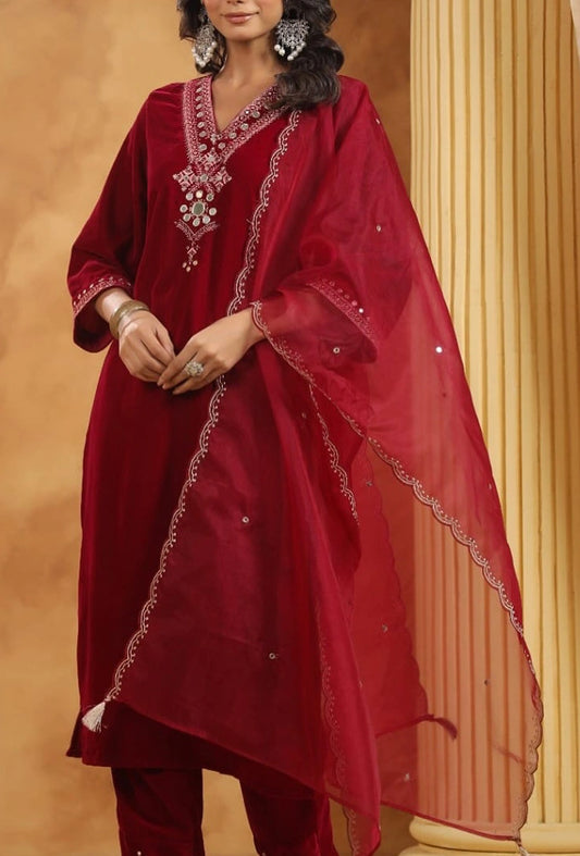 Ivory Luxe Winter Velvet Suit Set with Organza Dupatta