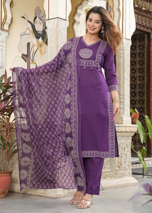 Elegant Women Bhandej Printed Suit