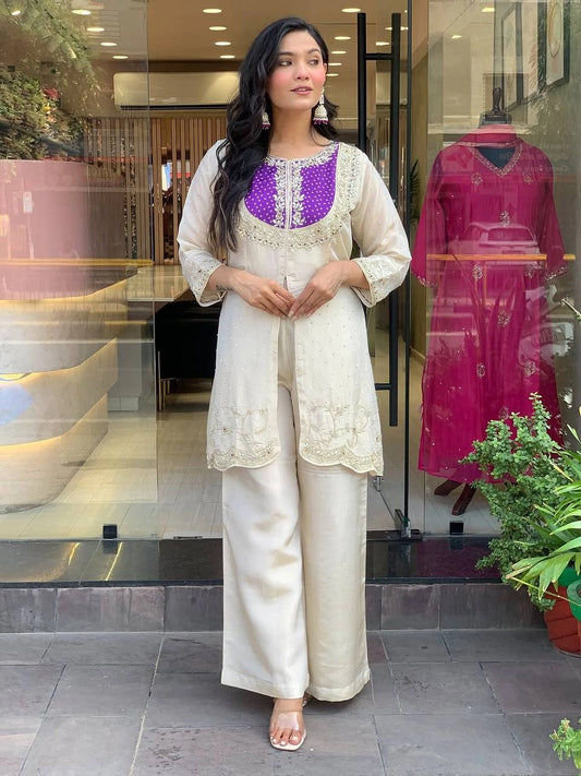 Piludi Fashion Women Embroidered Premium Silk Kurta Pant Set