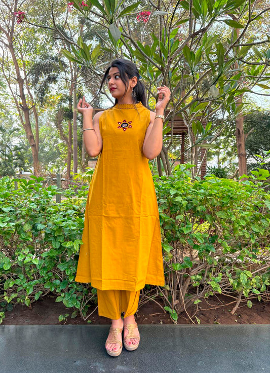 Women A-line Cotton Slub Kurta Set,