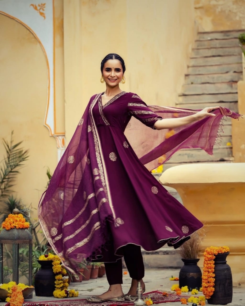 Premium Reyon Supper Quality Gown With Pant & Duppata - Image 5