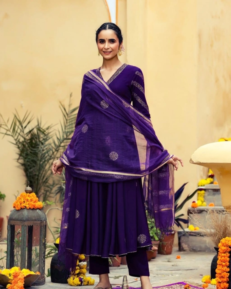 Premium Reyon Supper Quality Gown With Pant & Duppata - Image 6